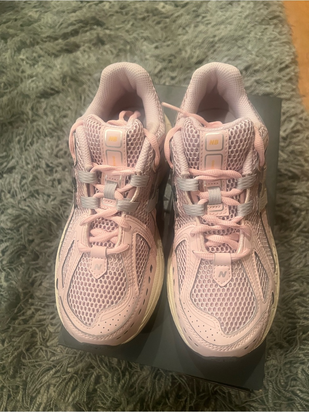 New Balance Women's Size 6/Youth Size 4.5 Pink/Silver Mesh Running Sneakers NEW - Picture 2 of 10